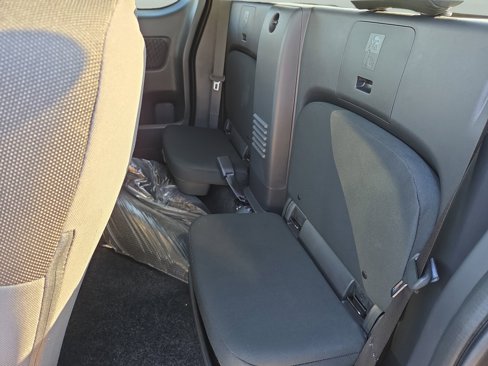 Used 2025 Nissan Frontier SV image 28