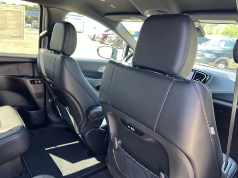 New 2026 Chrysler Pacifica Select image 14