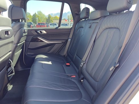 Used 2025 BMW X5 xDrive50e image 25