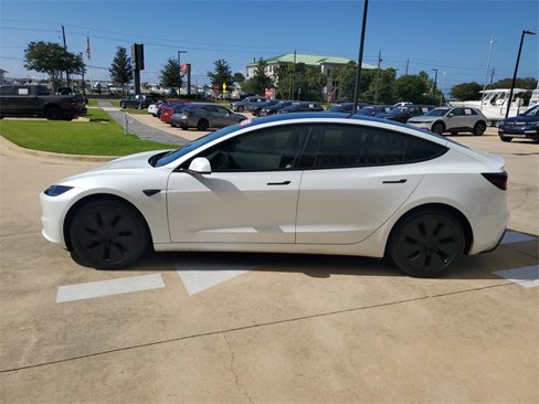 Used 2024 Tesla Model 3 Standard Range image 2