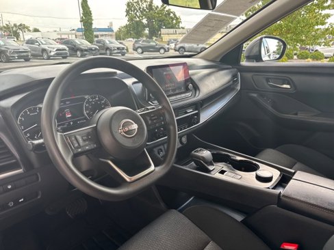 Used 2024 Nissan Rogue SV image 11
