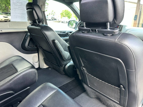 Used 2019 Dodge Grand Caravan SXT w/ Driver Convenience Group image 21