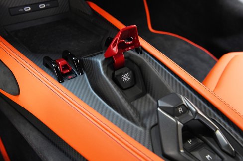 Used 2025 Lamborghini Revuelto image 19
