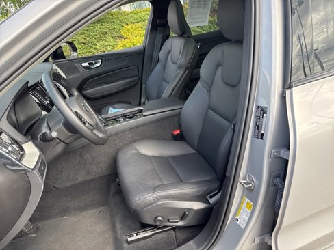 Certified 2025 Volvo XC60 B5 Plus image 7