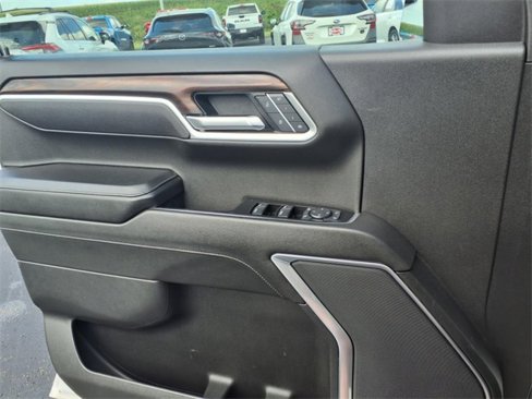 Used 2025 GMC Sierra 1500 SLT image 18