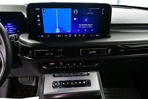 Used 2025 Lincoln Aviator AWD image 23