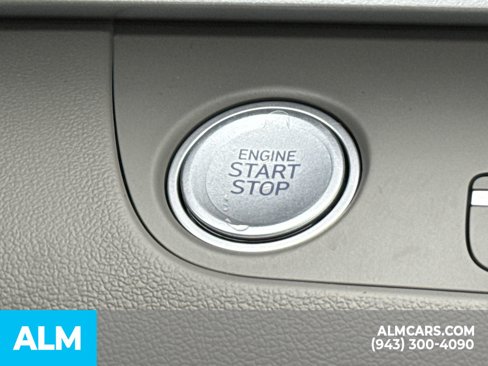 Certified 2025 Hyundai Elantra SEL image 38
