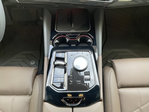 New 2026 BMW 550e xDrive image 19