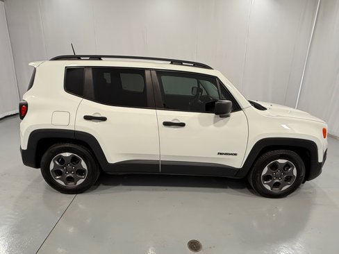 Used 2016 Jeep Renegade Sport w/ Power & Air Group image 4