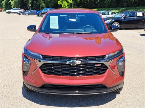 Used 2025 Chevrolet Trax RS w/ Driver Confidence Package image 8