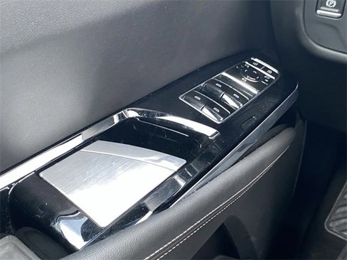 Certified 2025 Cadillac Escalade ESV V image 21