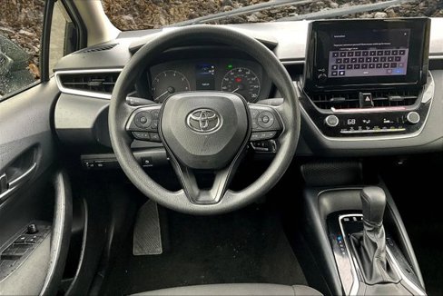 Used 2025 Toyota Corolla LE image 5
