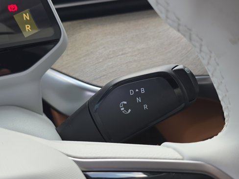 New 2025 Volkswagen ID. Buzz 1st Edition image 32