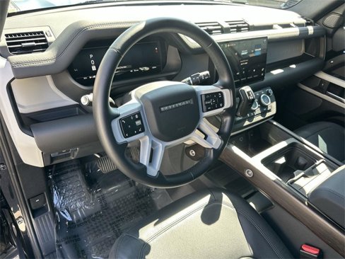 Used 2024 Land Rover Defender 110 SE image 9