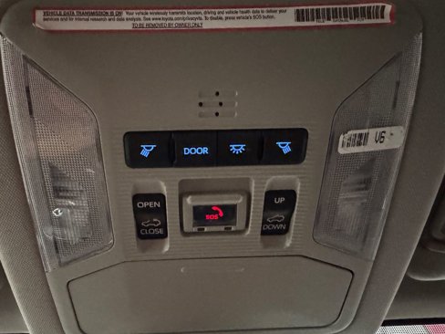 Used 2022 Toyota RAV4 XLE Premium image 24