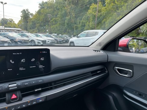 Used 2025 Kia K4 LXS image 31