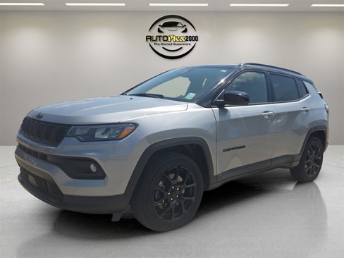 Used 2024 Jeep Compass Latitude w/ Convenience Group image 3