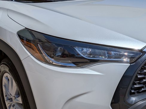 Used 2024 Toyota Corolla Cross LE image 10