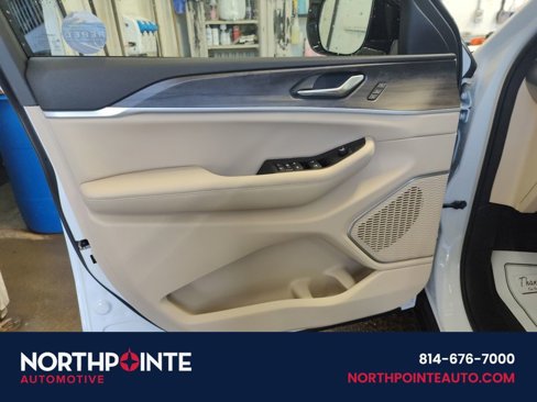New 2025 Jeep Grand Cherokee L Limited image 18