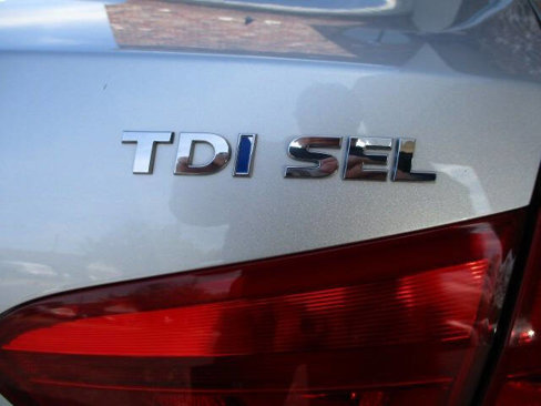 Used 2015 Volkswagen Passat TDI SEL Premium image 26