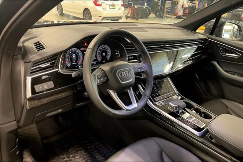 Certified 2025 Audi Q7 3.0T Premium w/ Convenience Package image 13