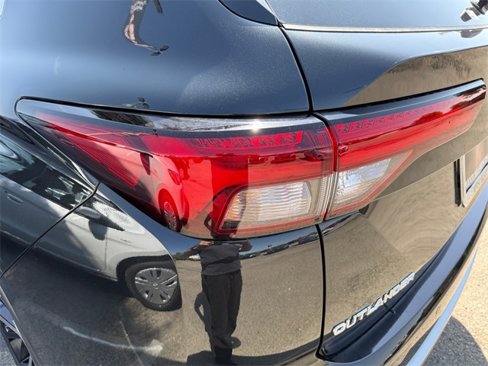 New 2025 Mitsubishi Outlander SEL image 34