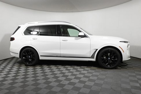 Used 2025 BMW X7 xDrive40i w/ Premium Package image 8
