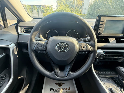 Used 2022 Toyota RAV4 LE image 15
