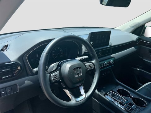Used 2025 Honda Pilot Touring image 9