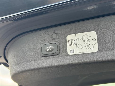 Used 2018 Ford Escape Titanium w/ Ford Safe & Smart Package image 6