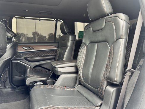 Used 2021 Jeep Grand Cherokee L Summit w/ Luxury Tech Group V image 16