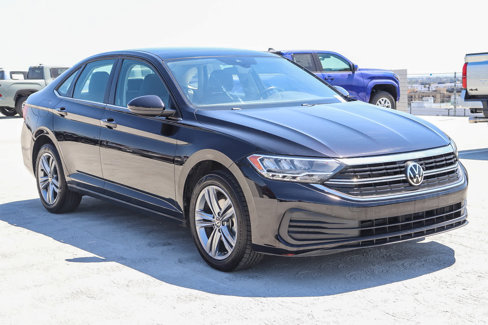 Used 2024 Volkswagen Jetta SE image 3