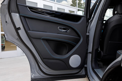 Used 2024 Bentley Bentayga image 24