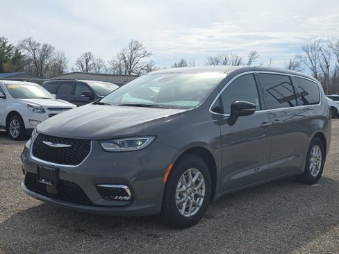New 2025 Chrysler Pacifica Select w/ Uconnect Theater Family Group image 4
