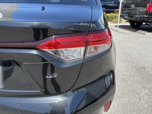 Used 2022 Toyota Corolla LE image 11