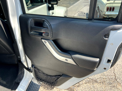 Used 2014 Jeep Wrangler Unlimited Sahara image 16