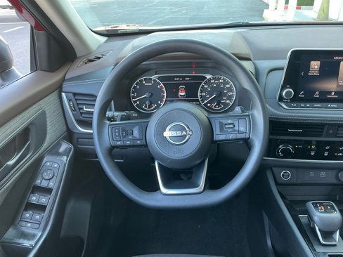Used 2023 Nissan Rogue S image 9