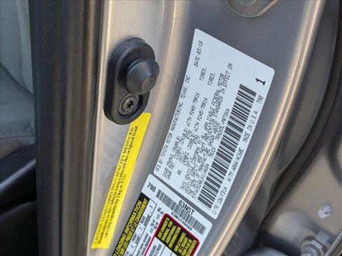 Used 2018 Toyota Tacoma SR image 22