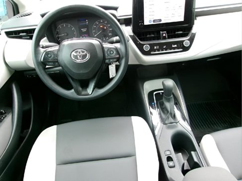 Used 2025 Toyota Corolla LE image 11