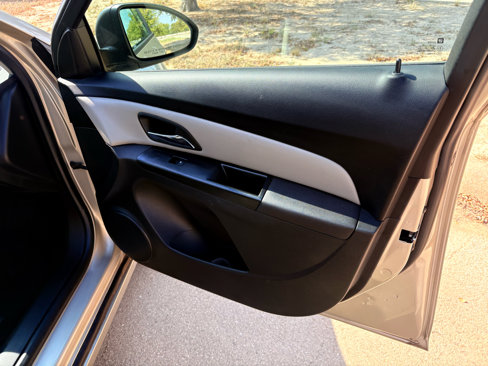 Used 2014 Chevrolet Cruze LS image 16