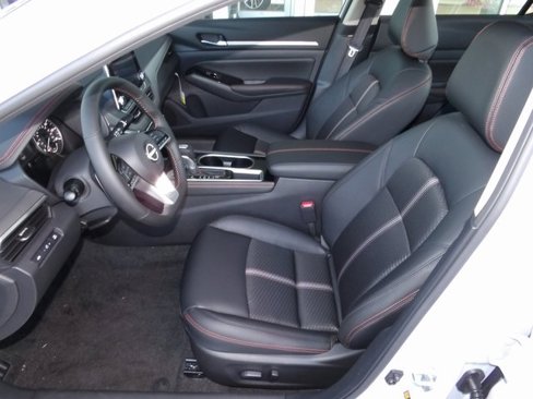 New 2025 Nissan Altima 2.5 SR image 14
