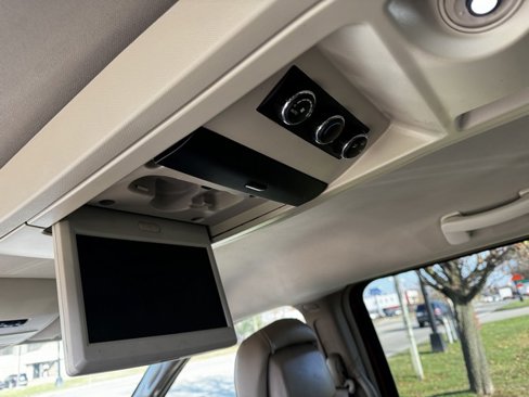 Used 2015 Chrysler Town & Country Touring image 13
