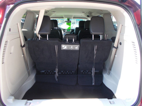 Used 2017 Chrysler Pacifica Touring-L image 18