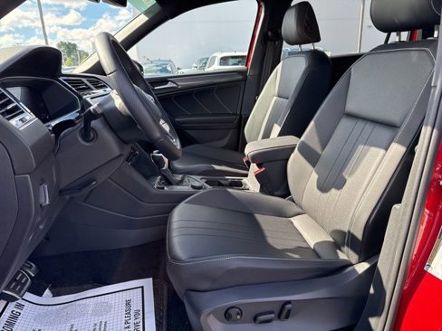 Certified 2024 Volkswagen Tiguan SE R-Line image 21