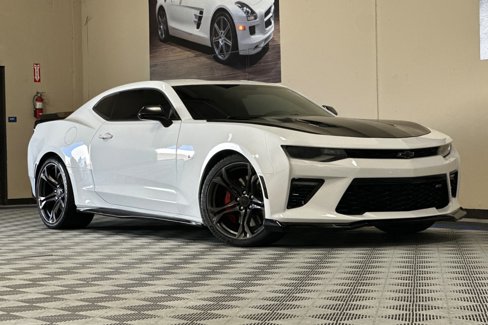 Used 2018 Chevrolet Camaro SS image 2
