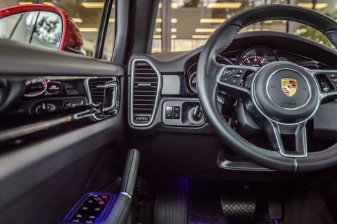 Used 2021 Porsche Cayenne image 38