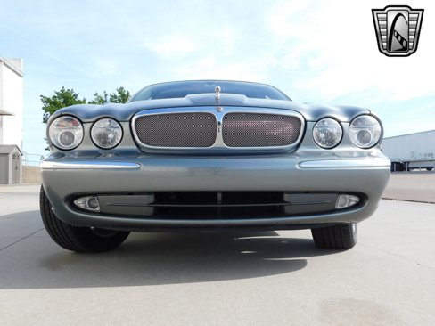 Used 2004 Jaguar XJ8 image 22