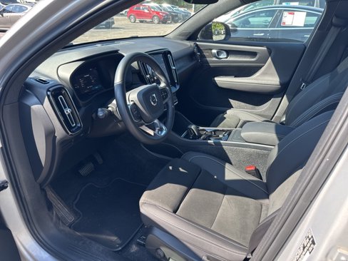 Used 2023 Volvo C40 P8 Recharge Ultimate image 11