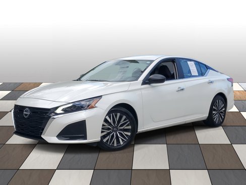 Used 2024 Nissan Altima 2.5 SV image 1