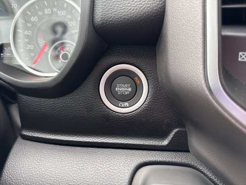 New 2026 RAM 1500 4x4 Crew Cab image 28